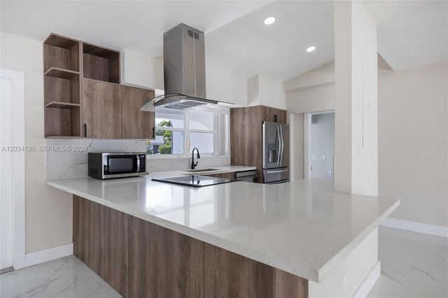 1221 SE 10th St, Deerfield Beach, FL 33441