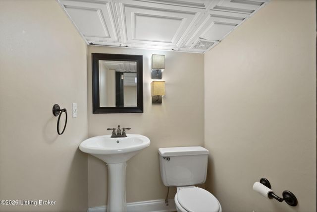 5905 Grayson Ct, Louisville, KY 40222