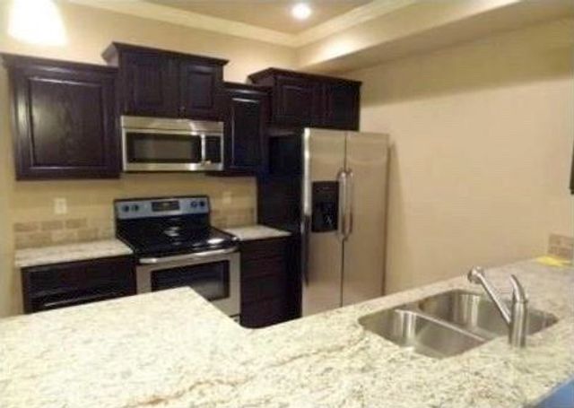 2638 N Valencia Avenue, Fayetteville, AR 72703