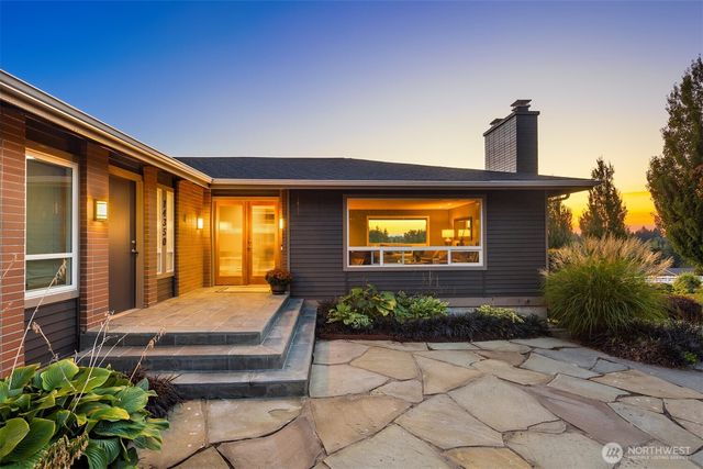14350 160th Place NE, Woodinville, WA 98072