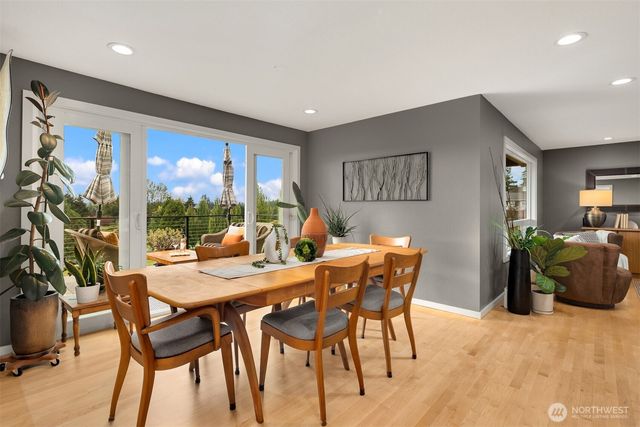 14350 160th Place NE, Woodinville, WA 98072