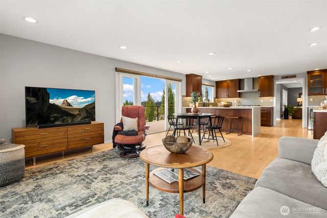 14350 160th Place NE, Woodinville, WA 98072