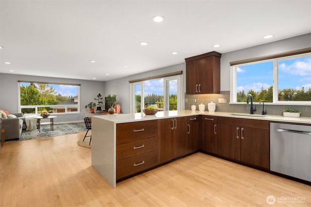 14350 160th Place NE, Woodinville, WA 98072