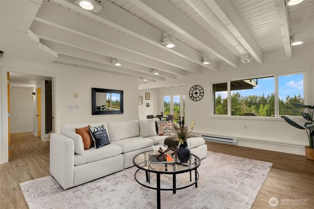 14350 160th Place NE, Woodinville, WA 98072