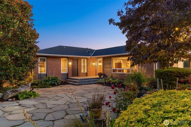 14350 160th Place NE, Woodinville, WA 98072