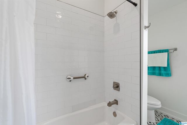 5549 LAKES EDGE DRIVE, Hoover, AL 35242