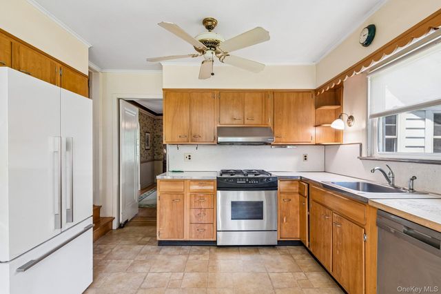 120 William Street, East Williston, NY 11596