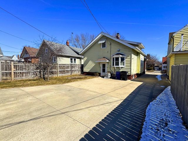 720 Monroe AVENUE, Racine, WI 53405