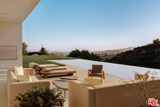 9265 Robin Drive, Los Angeles, CA 90069