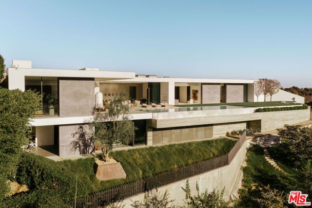 9265 Robin Drive, Los Angeles, CA 90069