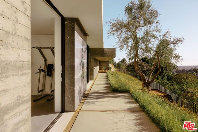 9265 Robin Drive, Los Angeles, CA 90069