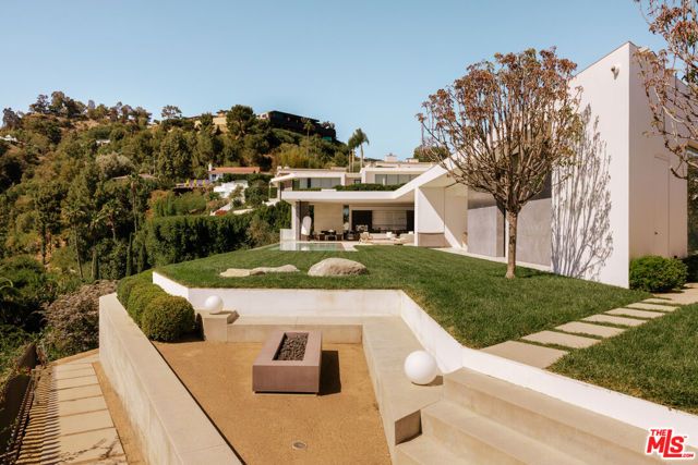 9265 Robin Drive, Los Angeles, CA 90069