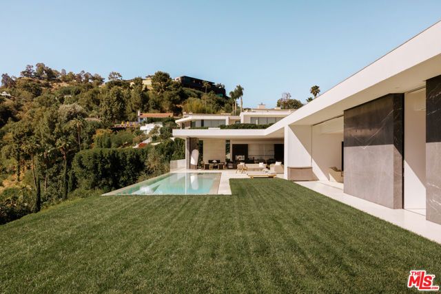 9265 Robin Drive, Los Angeles, CA 90069
