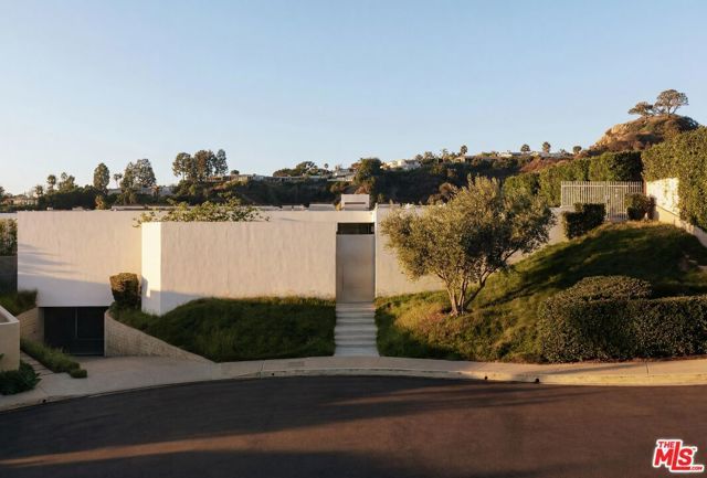 9265 Robin Drive, Los Angeles, CA 90069