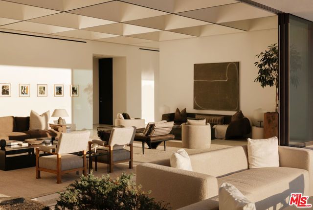 9265 Robin Drive, Los Angeles, CA 90069