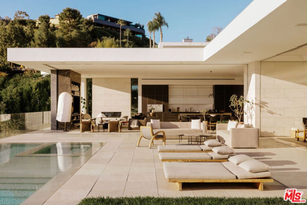 9265 Robin Drive, Los Angeles, CA 90069