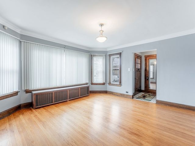 5248 W Wellington Avenue, Chicago, IL 60641