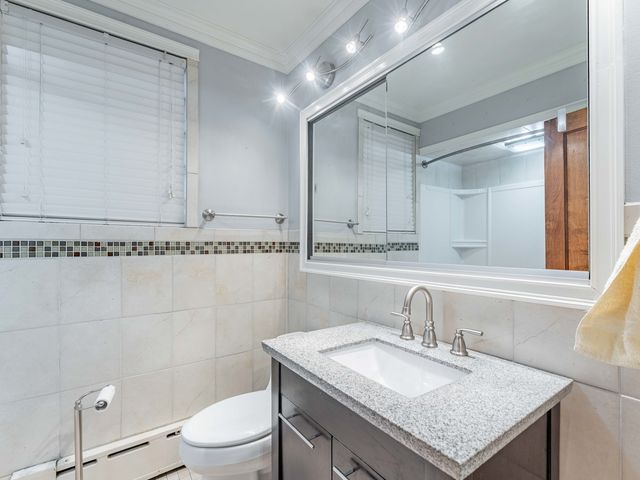 5248 W Wellington Avenue, Chicago, IL 60641