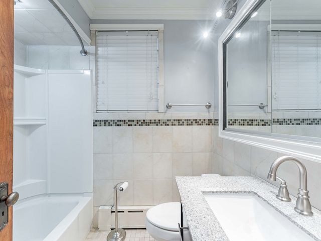 5248 W Wellington Avenue, Chicago, IL 60641