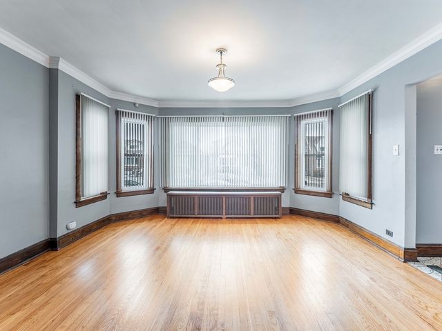 5248 W Wellington Avenue, Chicago, IL 60641