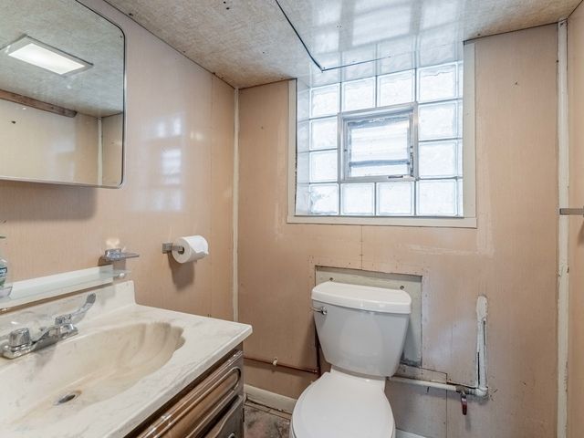 5248 W Wellington Avenue, Chicago, IL 60641