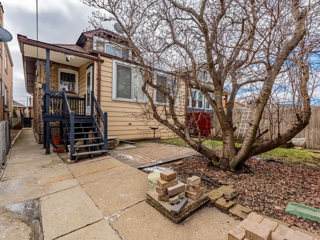 5248 W Wellington Avenue, Chicago, IL 60641