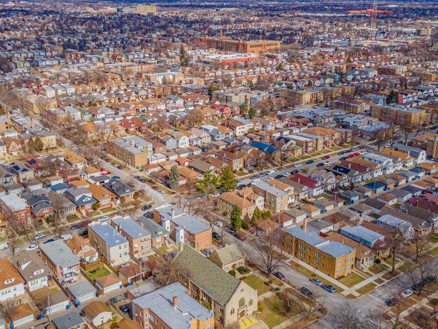 5248 W Wellington Avenue, Chicago, IL 60641