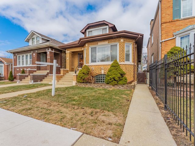 5248 W Wellington Avenue, Chicago, IL 60641