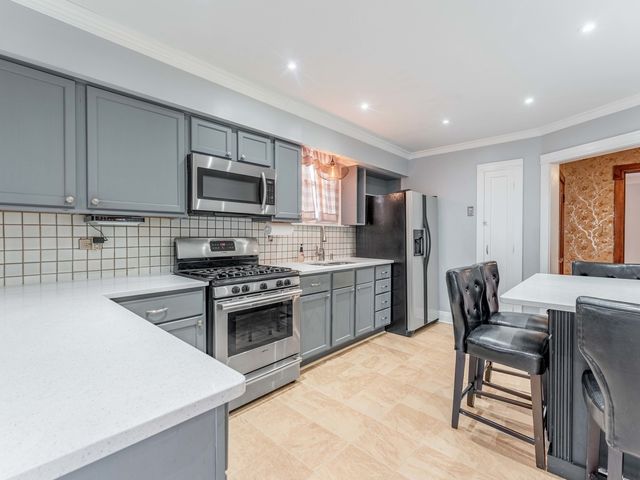 5248 W Wellington Avenue, Chicago, IL 60641