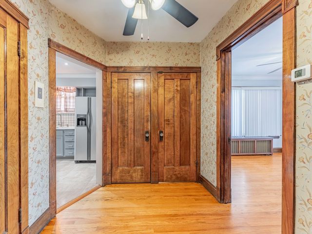 5248 W Wellington Avenue, Chicago, IL 60641