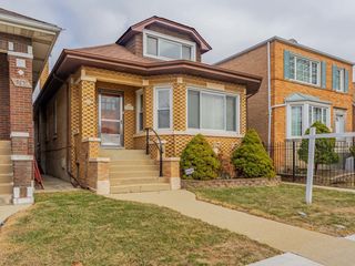 5248 W Wellington Avenue, Chicago, IL 60641