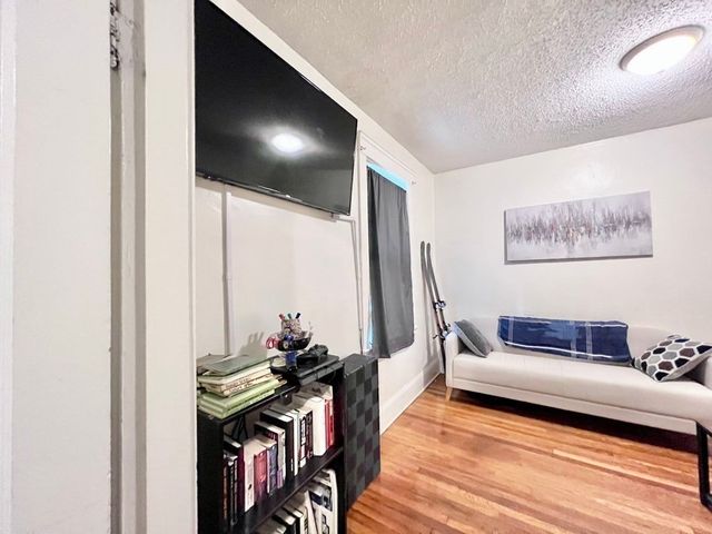 26 Chiswick Rd 6, Boston, MA 02135