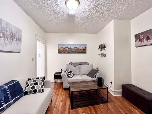 26 Chiswick Rd 6, Boston, MA 02135