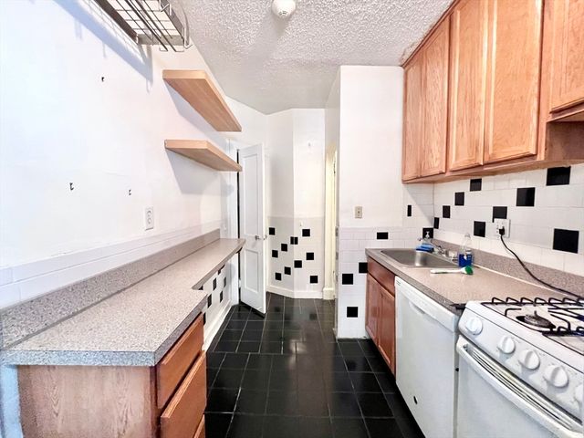 26 Chiswick Rd 6, Boston, MA 02135