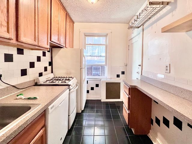26 Chiswick Rd 6, Boston, MA 02135