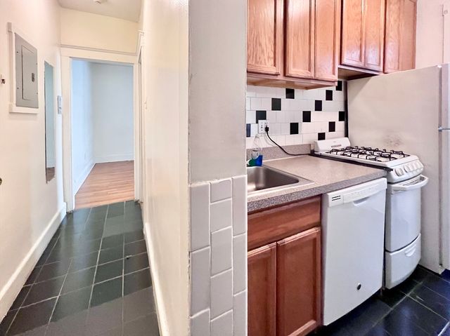 26 Chiswick Rd 6, Boston, MA 02135