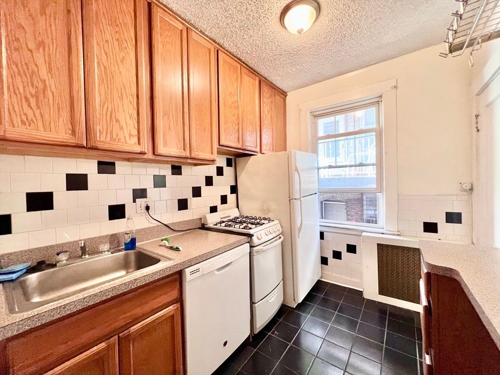 26 Chiswick Rd 6, Boston, MA 02135