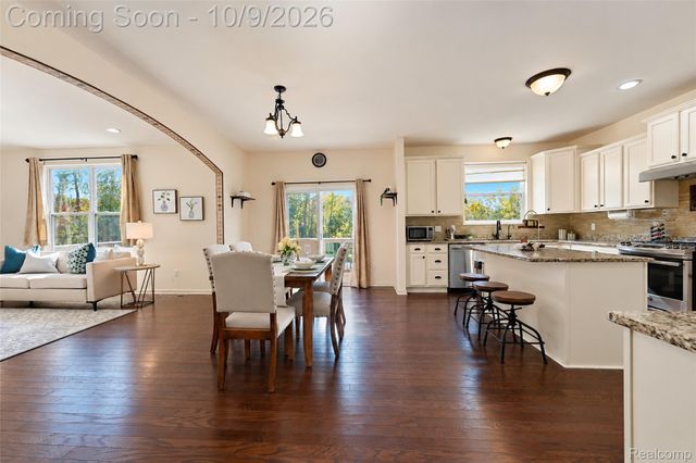 27363 Victoria Road, Novi, MI 48374
