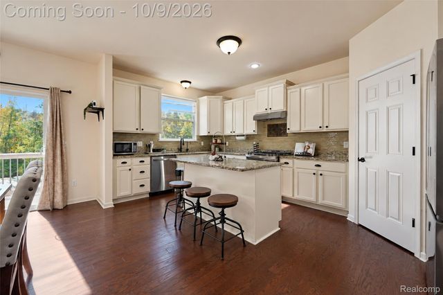 27363 Victoria Road, Novi, MI 48374