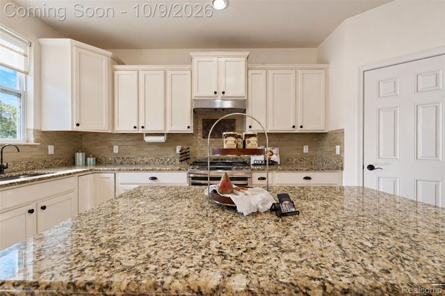 27363 Victoria Road, Novi, MI 48374
