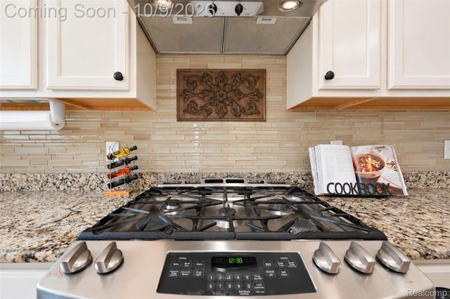 27363 Victoria Road, Novi, MI 48374