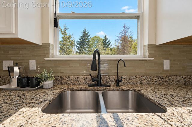 27363 Victoria Road, Novi, MI 48374
