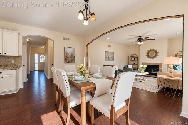 27363 Victoria Road, Novi, MI 48374