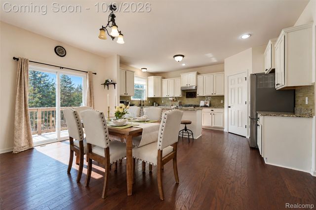 27363 Victoria Road, Novi, MI 48374