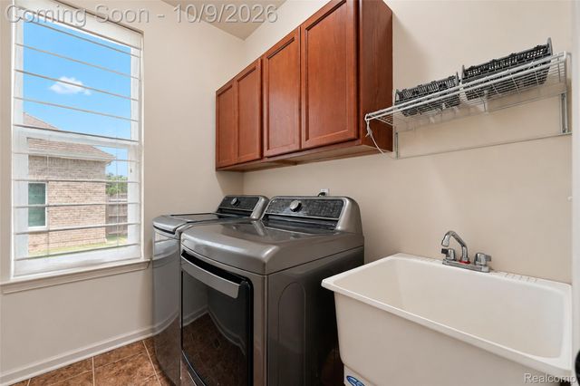 27363 Victoria Road, Novi, MI 48374
