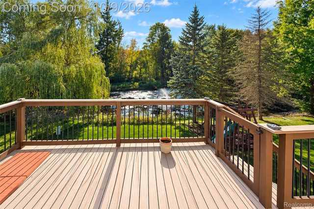 27363 Victoria Road, Novi, MI 48374