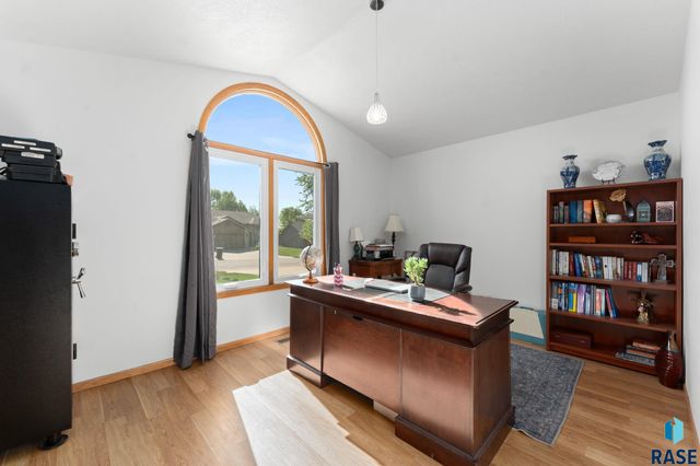 4201 S Pillsberry Ave Avenue, Sioux Falls, SD 57103