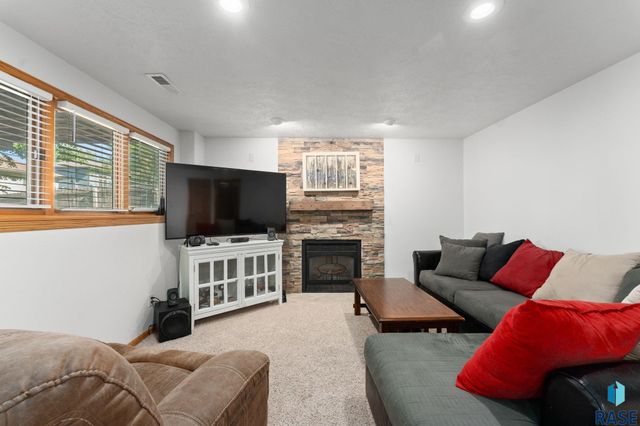 4201 S Pillsberry Ave Avenue, Sioux Falls, SD 57103