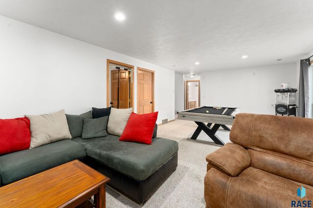 4201 S Pillsberry Ave Avenue, Sioux Falls, SD 57103