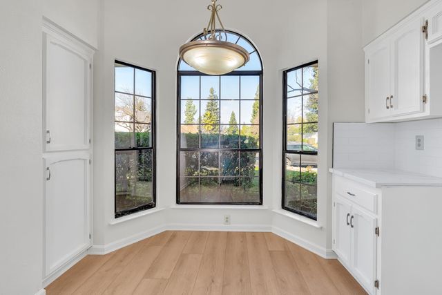 961 E Foxhill Drive, Fresno, CA 93720